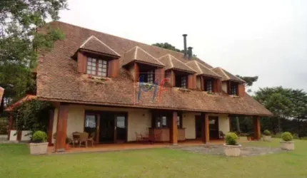 Lindíssima Casa Assobradada para Venda no bairro Descansopolis, Campos Jordão 7 dorms,sendo  6 suítes, 15 vagas, 840 m a.c. REF: 9.548
