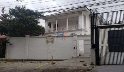 REF: 10.701 Excelente casa assobradada  imóvel comercial  terreno  com 600 m² e 450 m² de A.C no bairro Pacaembu. Ótima localização.