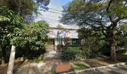 Excelente Terreno no bairro Alto de Pinheiros, com 700 m² construídos e 1451 m²  terreno, zoneamento ZECOR-1. Sem permutas. REF 11.886