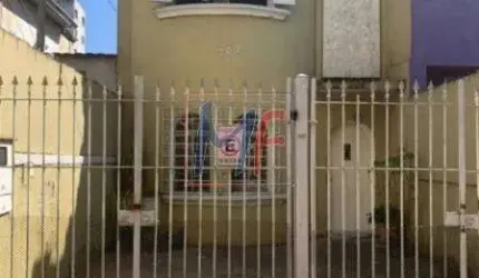 Linda casa no bairro no bairro Cambuci, com 200m² de a.t, 150m² de a.c, 4 dorms (1 com closet), 3 salas, 2 banheiros, 2 vagas. - REF 12.264