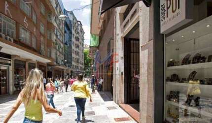 REF: 12.317 Ótima loja comercial de rua à venda, com 433m² de terreno, 1432m² A.C., com renda de R$ 45.000,00 ( base 10/2020) na Sé.