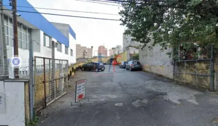 Excelente terreno no bairro Pinheiros,900 m², 2 frentes, Zoneamento ZM. Locado para estacionamento. Não aceita permutas. REF 12.898