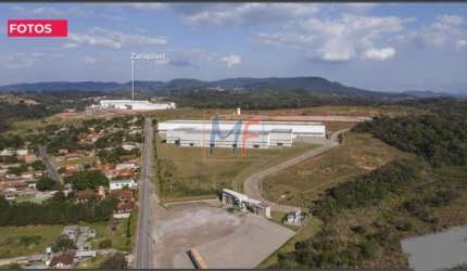 Galpão em condomínio fechado no bairro Pinhal em Cabreúva, com total de 9.484  m² são 4 módulos de de 2.371 m² cada. REF: 13.931