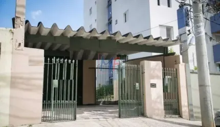 Excelente galpão na Saúde  216 m² e 236 m²  área construída, com  3 casas locadas, galpão tem 80 m². Bom para Investidor. REF: 16.044 -