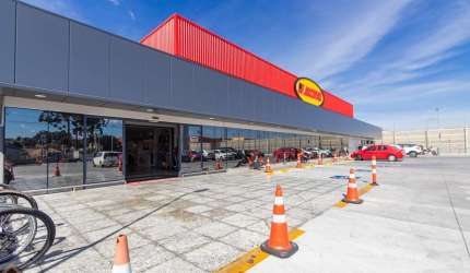 Loja em Supermercado para alugar, 20.75 m2 por R$1200.00  - Sitio Cercado - Curitiba/PR