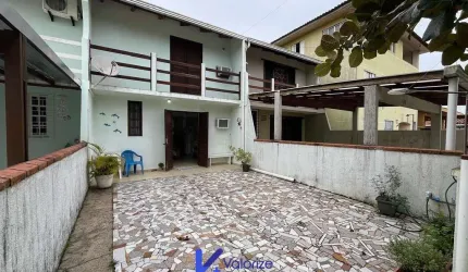 Sobrado na faixa do mar com 3 quartos e suíte