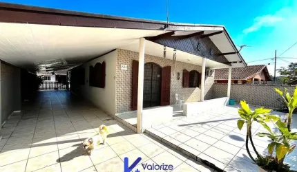 Casa 3 quartos suíte e piscina a venda no litoral