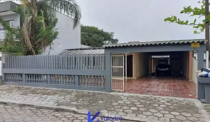 Casa em Praia de Leste próximo ao mar