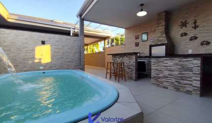 Casa a venda na praia com piscina