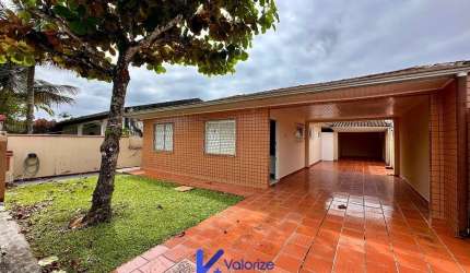 Casa a venda com 3 dormitórios no Bal. Ipanema.