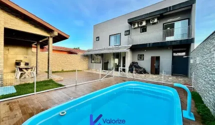 Sobrado Perto do Mar com Piscina e 3 Suítes
