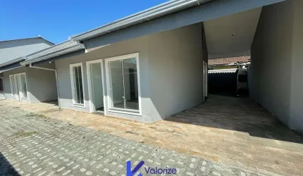 Casa a venda na praia com 2 quartos perto do mar