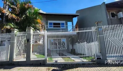 Casa moderna com piscina
