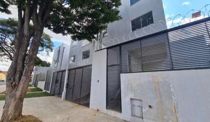 Casa Independente de 2 qtos em ótima localização no B. Céu Azul - CA3188