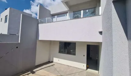 Casa Independente de 2 qtos em ótima localização no B. Céu Azul - CA3184