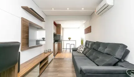 Apartamento finamente decorado, próximo ao Parque Barigui.
