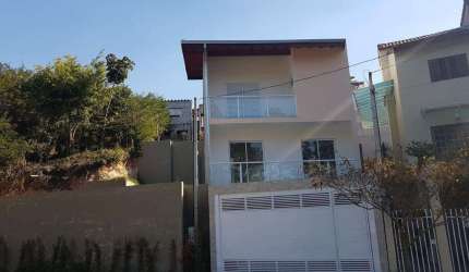 Casa Para Vender com 3 quartos 1 suítes no bairro Região Central em Caieiras