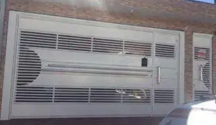 Casa com 2 dormitórios à venda, no nível da rua mais 2 casas no fundo mais terreno, 166 m² por R$ 650.000 - Laranjeiras - Caieiras/SP