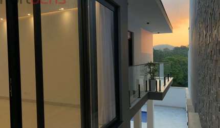Casa de Condomínio Para Vender com 4 quartos 3 suítes no bairro Nova Caieiras em Caieiras