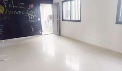 Sobrado em condomínio fechado para Locação na Vila Albertina, ótima localização, próximo ao Pão de Açúcar, 3 dormitórios (1 suíte) e 4 vagas
