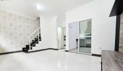 Sobrado em condomínio para locação na Vila Mazzei, ótima localização, próximo ao Shopping Metrô Tucuruvi e uma variedade de comércios. 2 dormitórios sendo 1 suíte