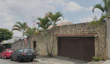 Sobrado à venda no Jd. Guapira, excelente localização, 5 dormitórios (1 suíte), 4 vagas e lazer com piscina