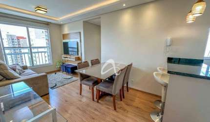 Apartamento semimobiliado à venda no último andar, 2 quartos sendo 1 suíte, condomínio clube, no Bairro Pinheirinho, Curitiba/PR.