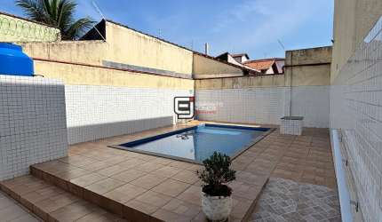 Sobrado com 2 dormitórios à venda por R$ 300.000