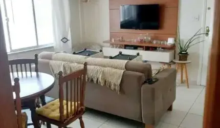Apartamento amplo com 2 dormitórios e vaga de garagem fechada, no bairro do Marapé em Santos-SP