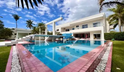 Casa à Venda no Condomínio Jardim Acapulco no Guarujá | Omega Imóveis