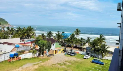 PERTO DA PRAIA - Apartamento com 2 quartos - Prédio com piscina e churrasqueira - Praia do Tombo, Guarujá.