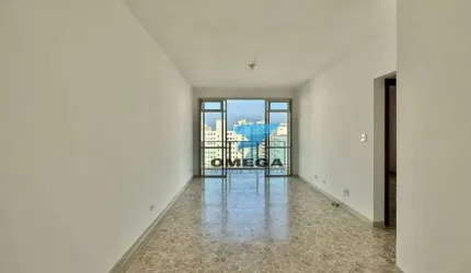 Apartamento à venda na praia das Pitangueiras com 3 dormitórios, 2 vagas e área de lazer.