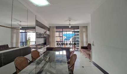 Apartamento com 4 dormitórios à venda em área nobre da praia das Pitangueiras em Guarujá.