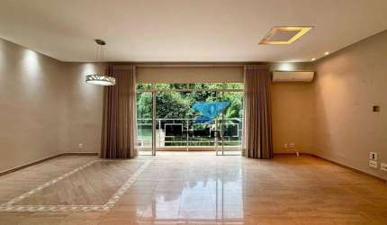 Apartamento reformado à venda na praia das Pitangueiras no Guarujá I Omega Imoveis