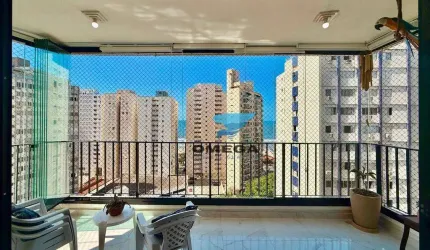 Apatrtamento reformado com vista mar à venda na praia das Pitangueiras no Guarujá I Omega Imoveis