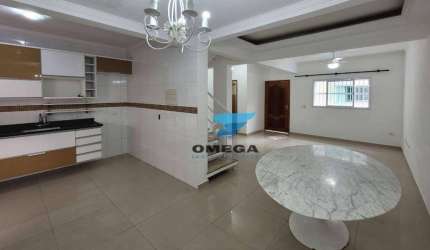 Excelente Sobrado triplex em Villagio à venda na praia do Tombo, na cidade Guarujá, amplo e confortável com boa distribuição.