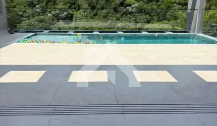 Casa em Alphaville: 3 Suítes, 5 Banheiros, 326m² à Venda