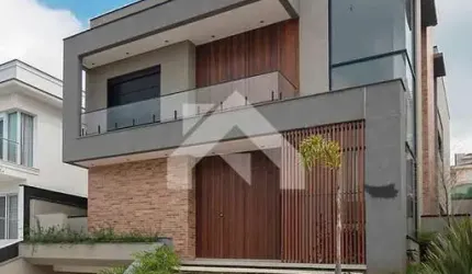 Luxuosa Casa em Alphaville: 4 Suítes e 420m² por R$4,2M