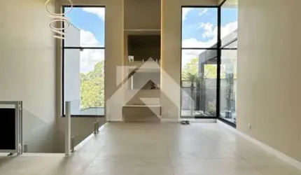 Casa em Granja Viana: 3 Suítes, 398m² por R$ 3,3M à Venda