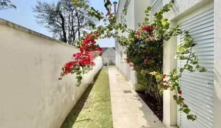 Casa de Condomínio em Granja Viana  -  Cotia