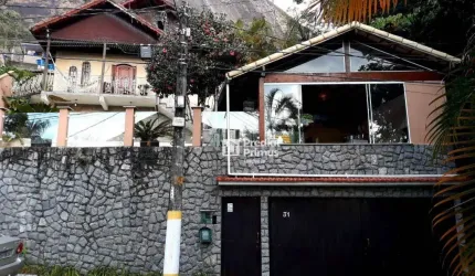 Casa com 2 dormitórios à venda, 230 m² por R$ 750.000,00 - Olaria - Nova Friburgo/RJ