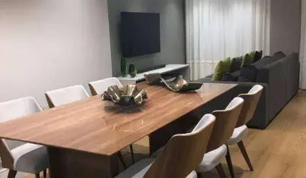 ** OPORTUNIDADE - Maravilhoso apto. c/ varanda c/ churrasqueira - 2 Vagas fixas + Depósito **