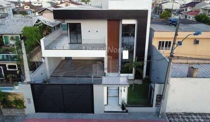 Casa alto padrão mobiliada no Bairro São Judas - Itajaí