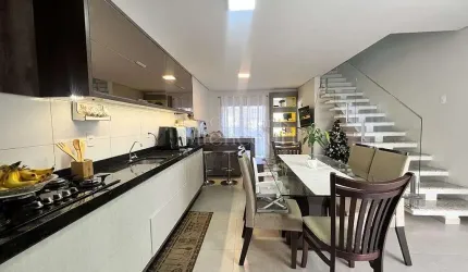 Sobrado em condomínio no Saguaçú