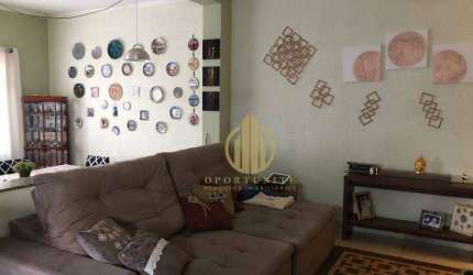 Casa três dormitórios com edícula
