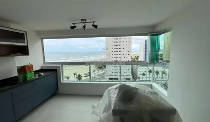 Porteira Fechada à venda na Praia Grande, localizado no bairro da Mirim, composto por 02 dormitórios sendo um deles suíte, sala ampla em 'L' dois ambientes com sacada Gourmet e vista linda e definitiv