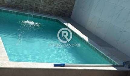 Linda Casa Geminada à Venda em Itanhaém - 2 Dormitórios, Suíte, Piscina e Lazer Completo!
