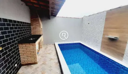 Charmosa Casa Geminada com 2 Dormitórios, Piscina e Área Gourmet à Venda em Loty, Itanhaém - R$ 359.