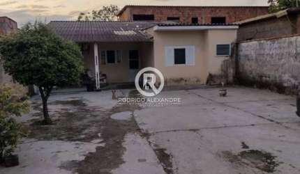 Casa em Laranjeiras, Itanhaém - 2 Quartos, Suíte, Garagem para 4 Carros e Quintal por R$ 165.000
