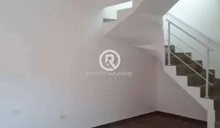 Sobrado Geminado à Venda em Itaguaí - 2 Dormitórios, 1 Suíte e Segurança 24h por R$ 235.000